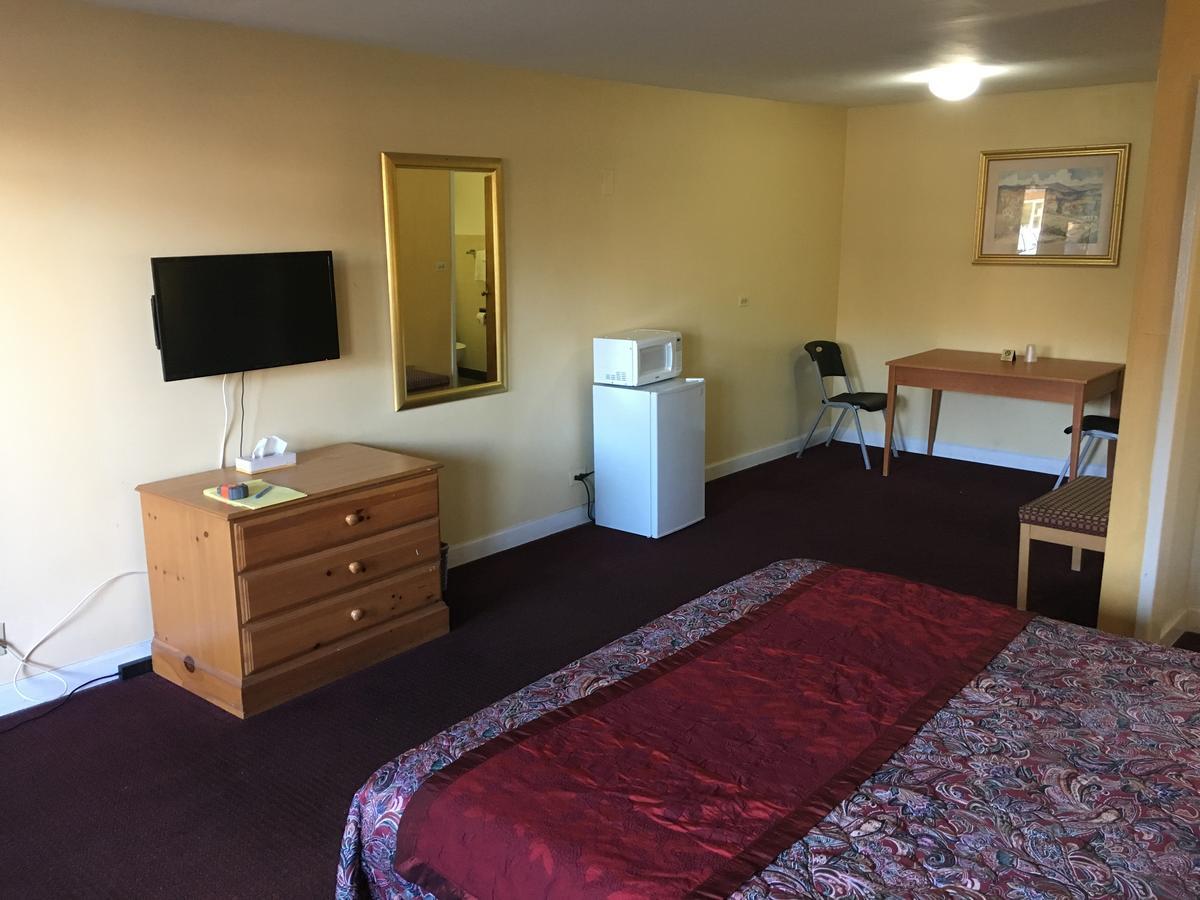 Midway Inn & Suites Оук-Лон Экстерьер фото